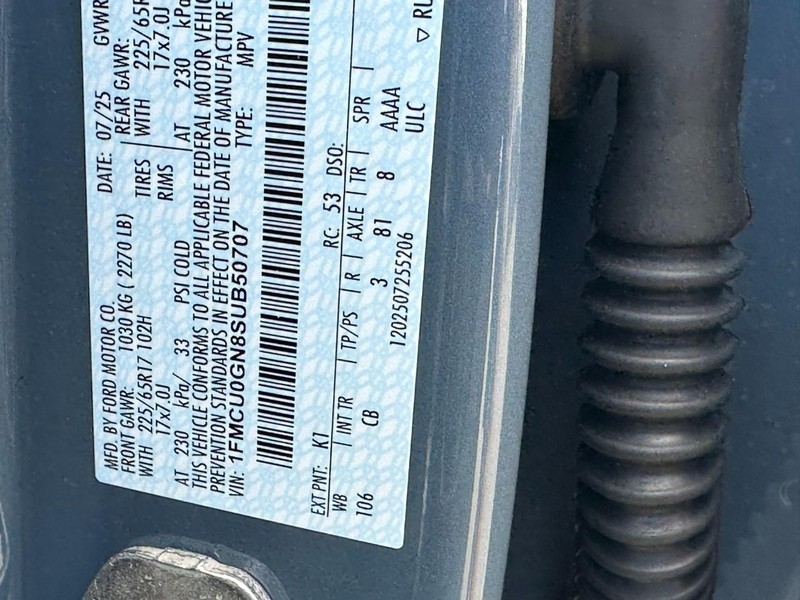 Ford Escape Vehicle Full-screen Gallery Image 16