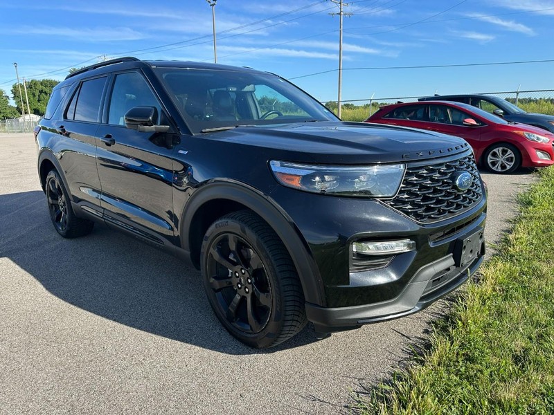 Ford Explorer Vehicle Full-screen Gallery Image 2