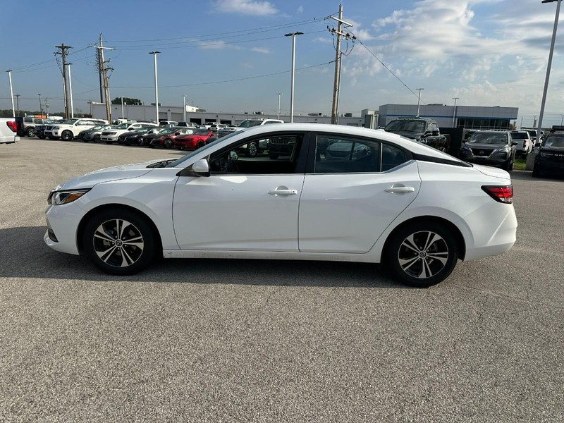 Nissan Sentra Vehicle Full-screen Gallery Image 2