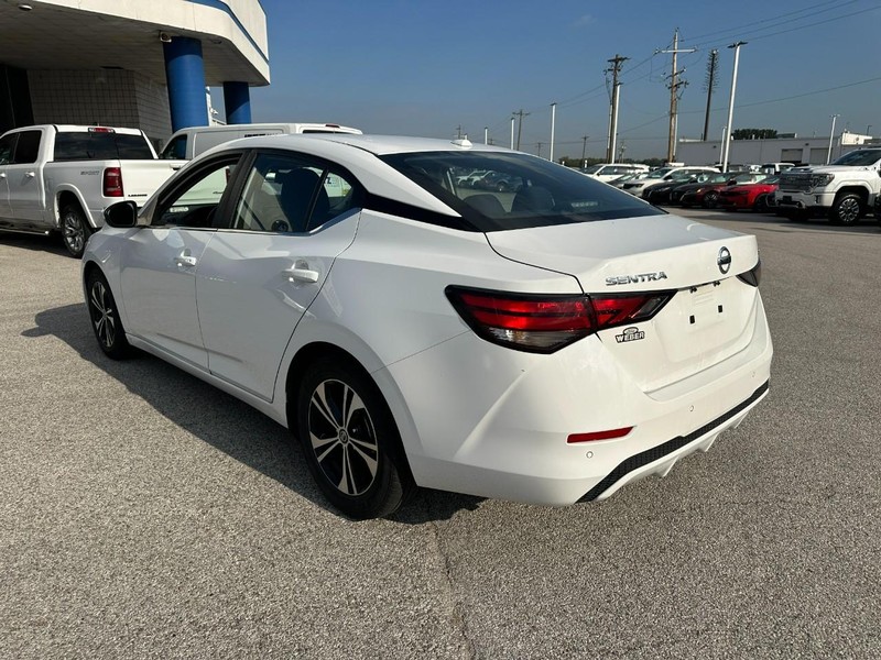 Nissan Sentra Vehicle Full-screen Gallery Image 3