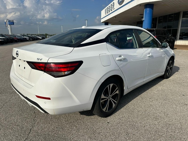 Nissan Sentra Vehicle Full-screen Gallery Image 6