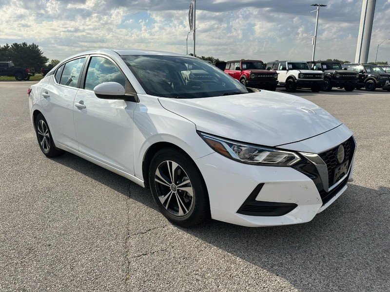 Nissan Sentra Vehicle Full-screen Gallery Image 8