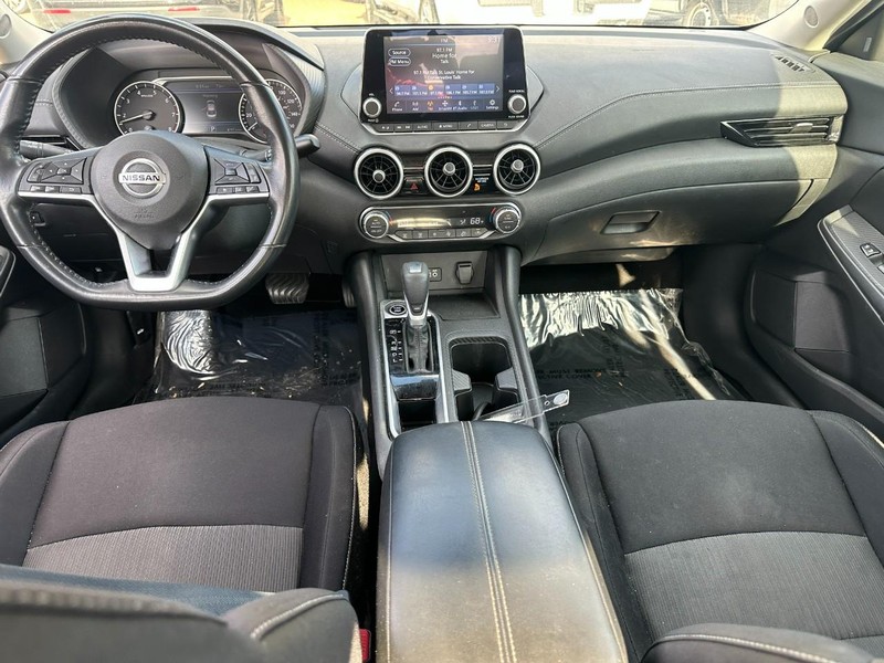 Nissan Sentra Vehicle Full-screen Gallery Image 11