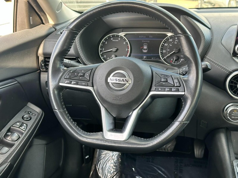 Nissan Sentra Vehicle Full-screen Gallery Image 12