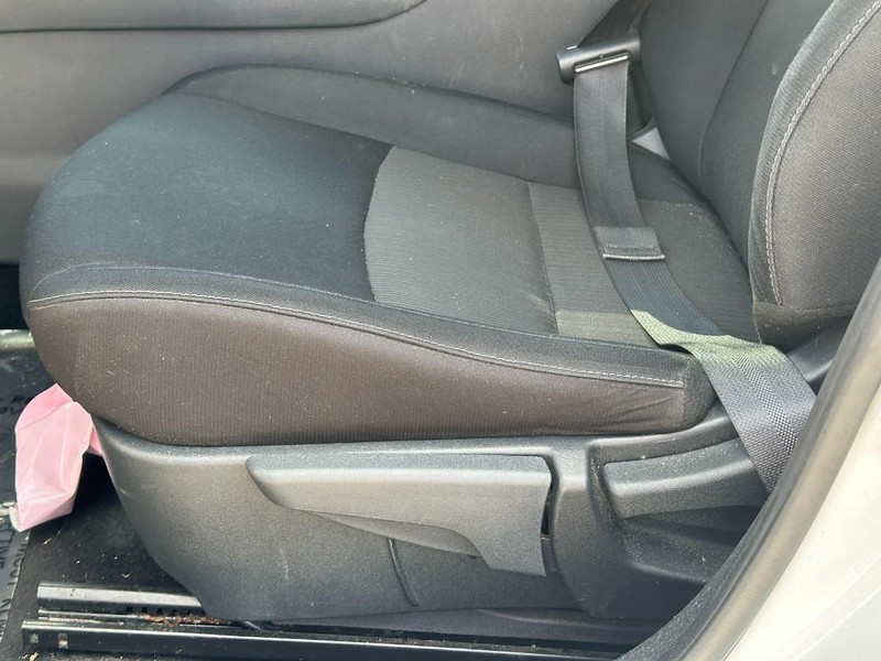 Nissan Sentra Vehicle Full-screen Gallery Image 17