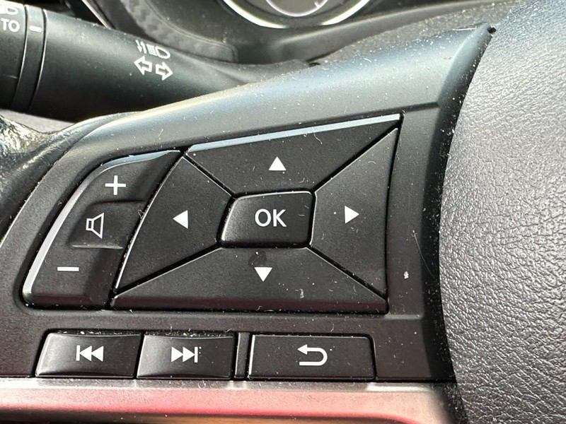 Nissan Sentra Vehicle Full-screen Gallery Image 18