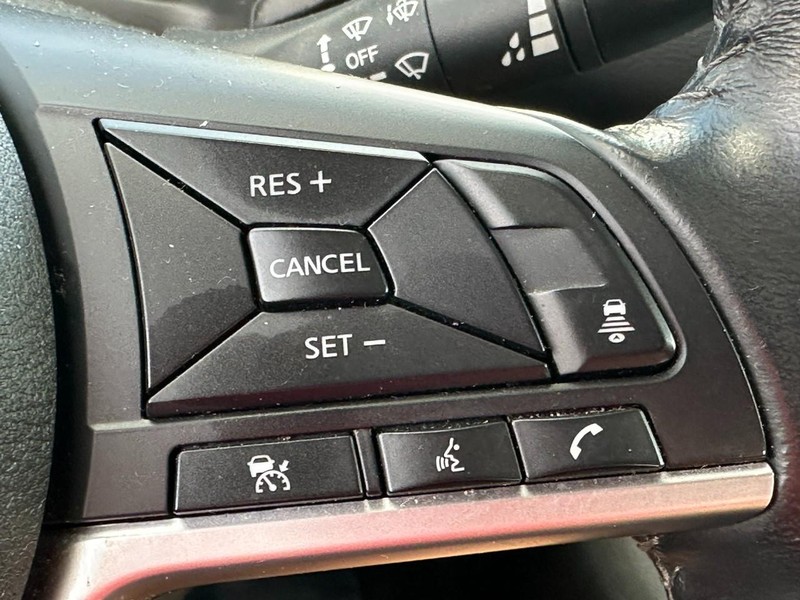 Nissan Sentra Vehicle Full-screen Gallery Image 19