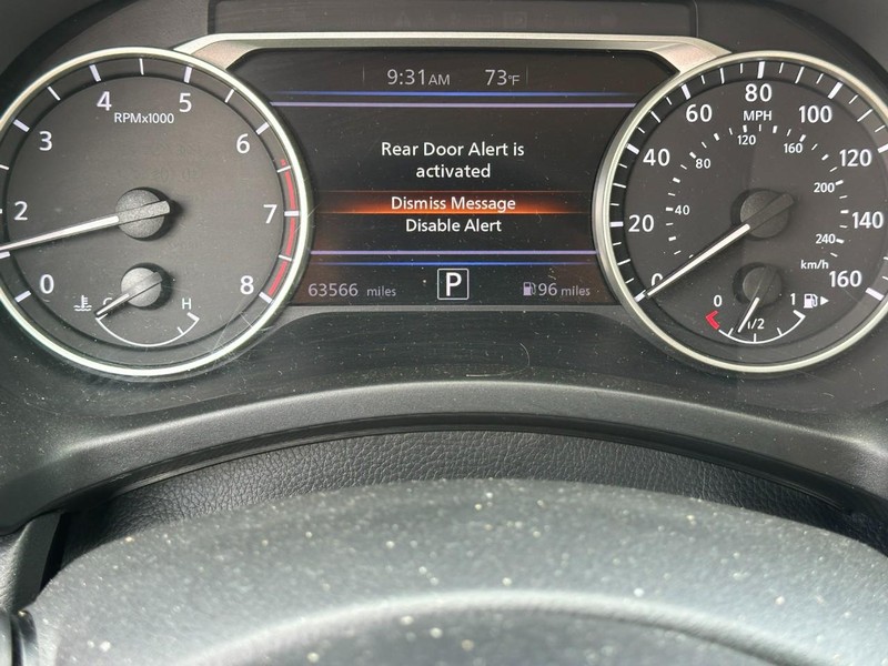 Nissan Sentra Vehicle Full-screen Gallery Image 20