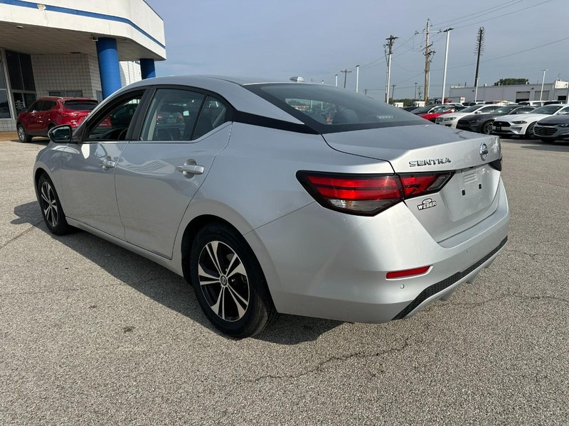 Nissan Sentra Vehicle Full-screen Gallery Image 3