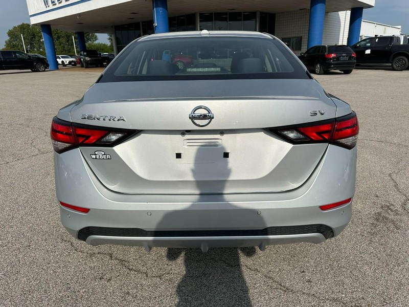 Nissan Sentra Vehicle Full-screen Gallery Image 4