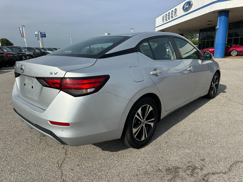 Nissan Sentra Vehicle Full-screen Gallery Image 6