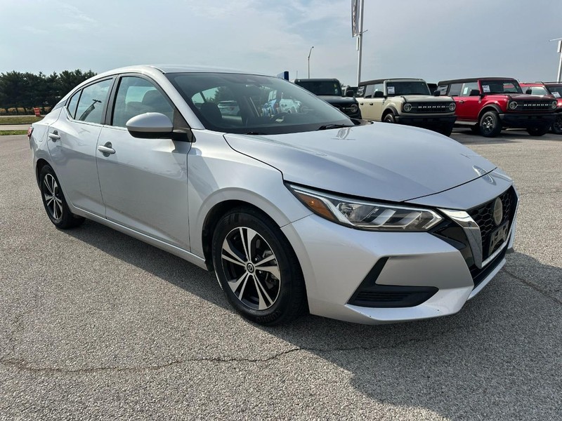 Nissan Sentra Vehicle Full-screen Gallery Image 8