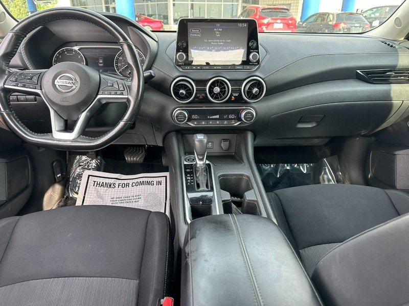 Nissan Sentra Vehicle Full-screen Gallery Image 11