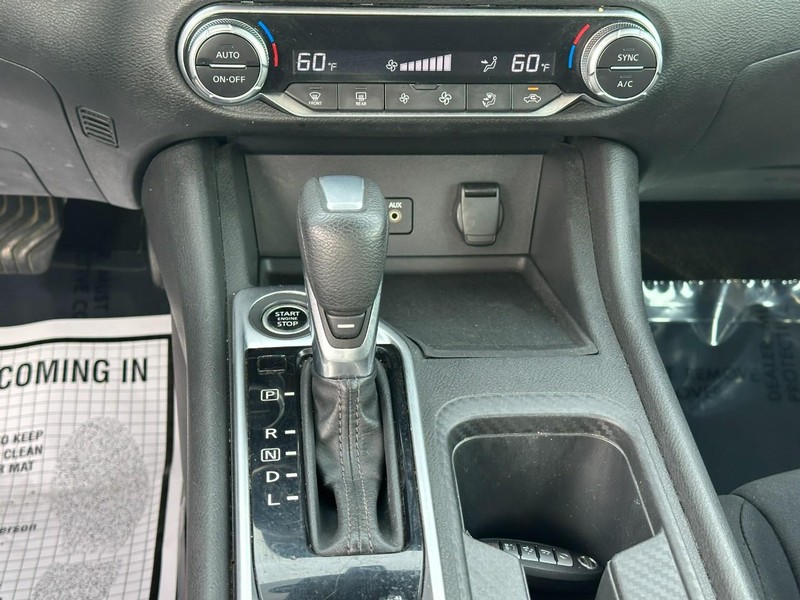 Nissan Sentra Vehicle Full-screen Gallery Image 14