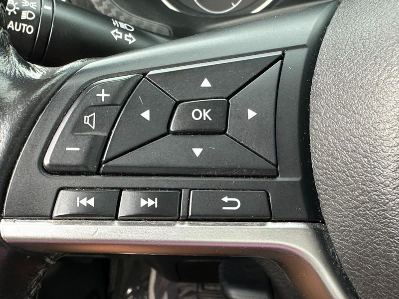 Nissan Sentra Vehicle Full-screen Gallery Image 17