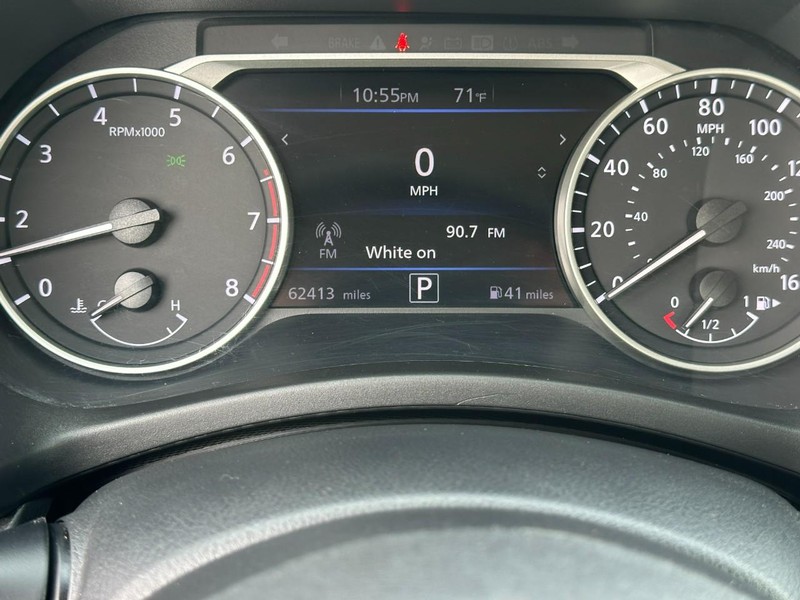 Nissan Sentra Vehicle Full-screen Gallery Image 19