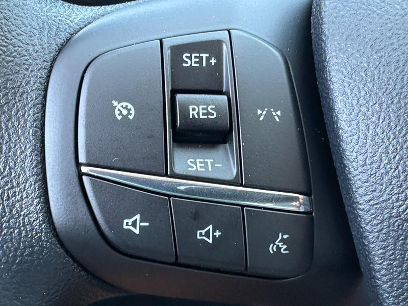 Ford Escape Vehicle Full-screen Gallery Image 10