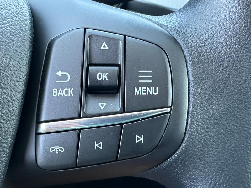 Ford Escape Vehicle Full-screen Gallery Image 11