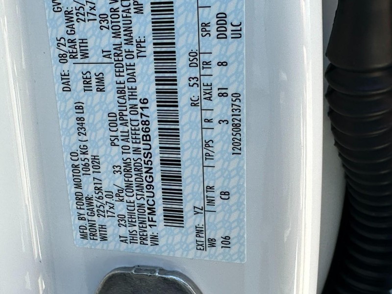 Ford Escape Vehicle Full-screen Gallery Image 13