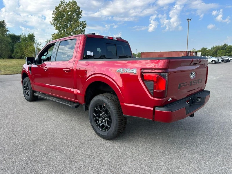 Ford F-150 Vehicle Full-screen Gallery Image 3