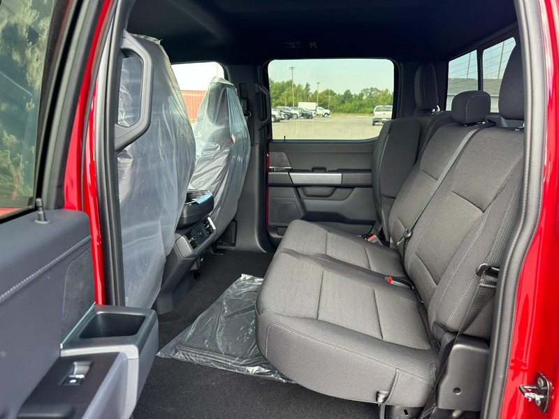 Ford F-150 Vehicle Full-screen Gallery Image 4