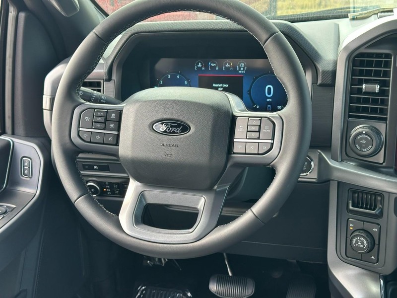Ford F-150 Vehicle Full-screen Gallery Image 6