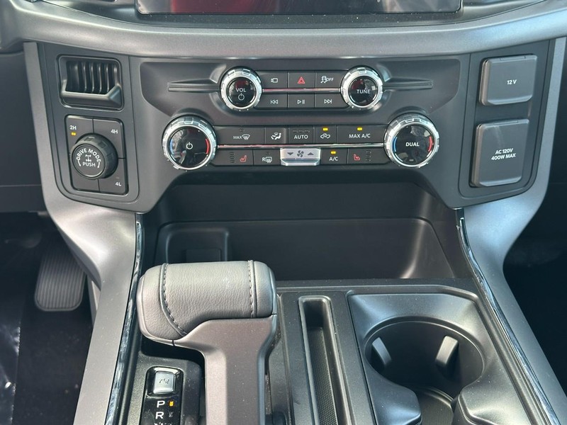 Ford F-150 Vehicle Full-screen Gallery Image 8