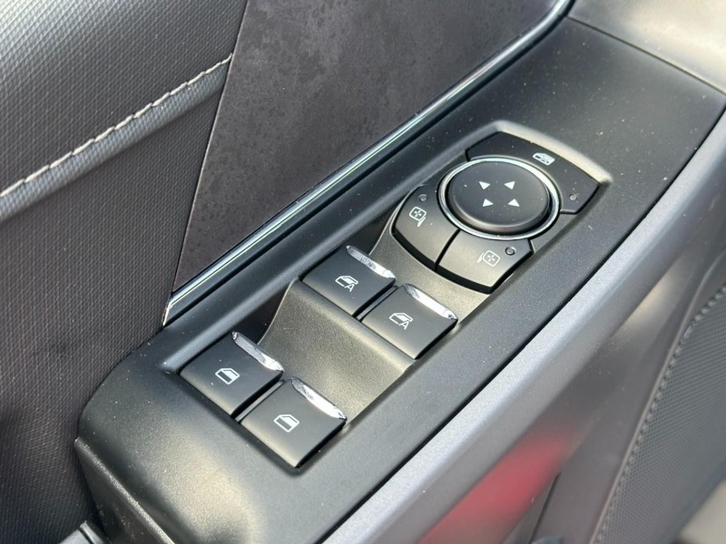 Ford F-150 Vehicle Full-screen Gallery Image 9