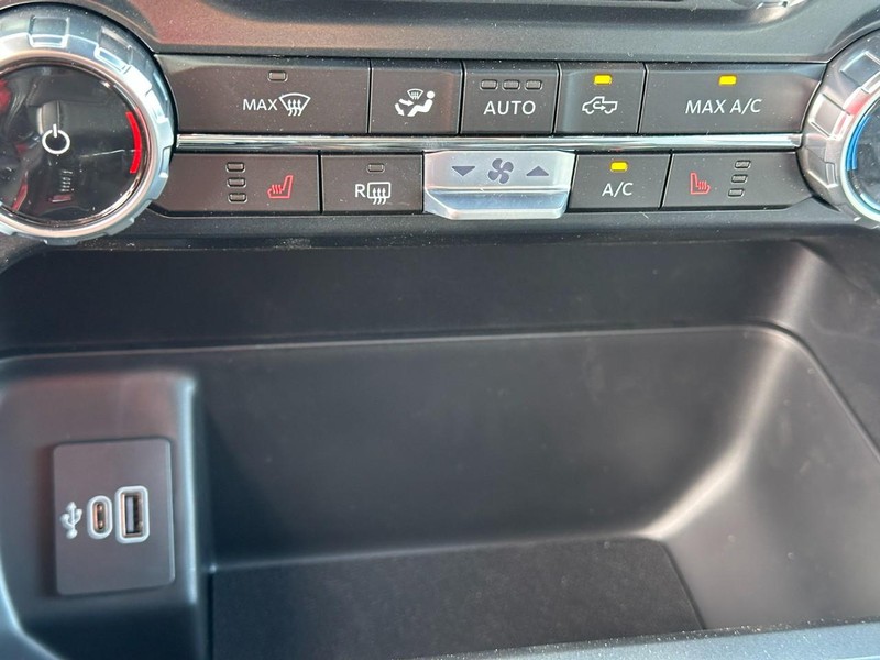 Ford F-150 Vehicle Full-screen Gallery Image 14