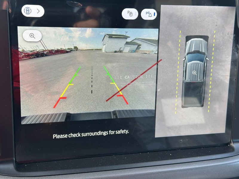 Ford F-150 Vehicle Full-screen Gallery Image 15