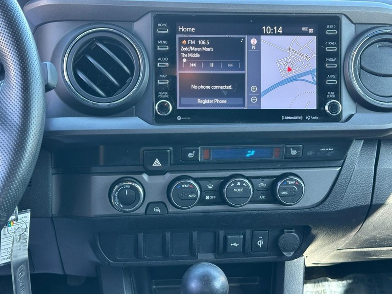 Toyota Tacoma 4WD Vehicle Full-screen Gallery Image 13