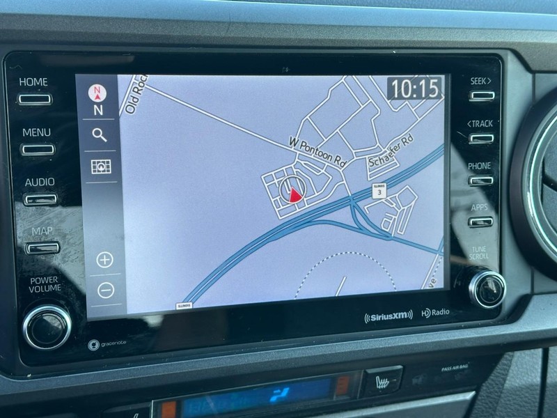 Toyota Tacoma 4WD Vehicle Full-screen Gallery Image 20