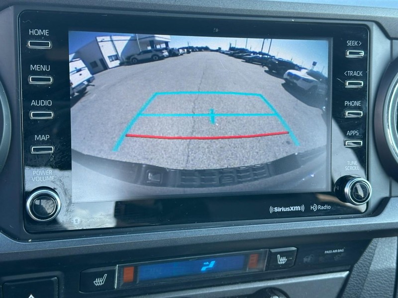 Toyota Tacoma 4WD Vehicle Full-screen Gallery Image 22