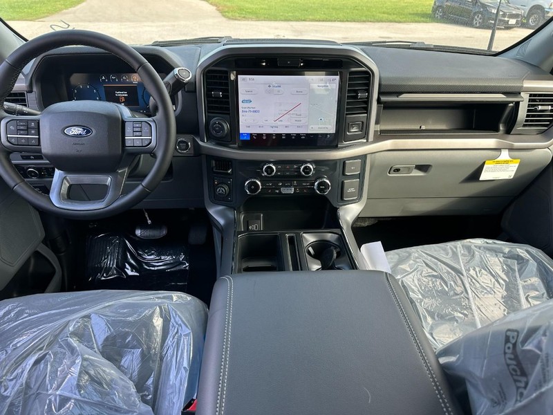 Ford F-150 Vehicle Full-screen Gallery Image 5