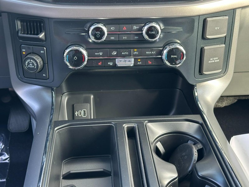 Ford F-150 Vehicle Full-screen Gallery Image 8