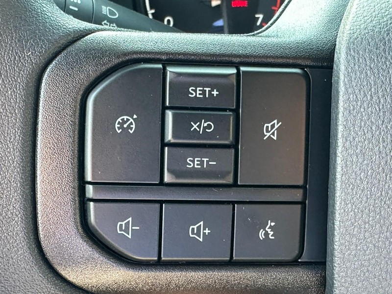 Ford Super Duty F-250 SRW Vehicle Full-screen Gallery Image 11