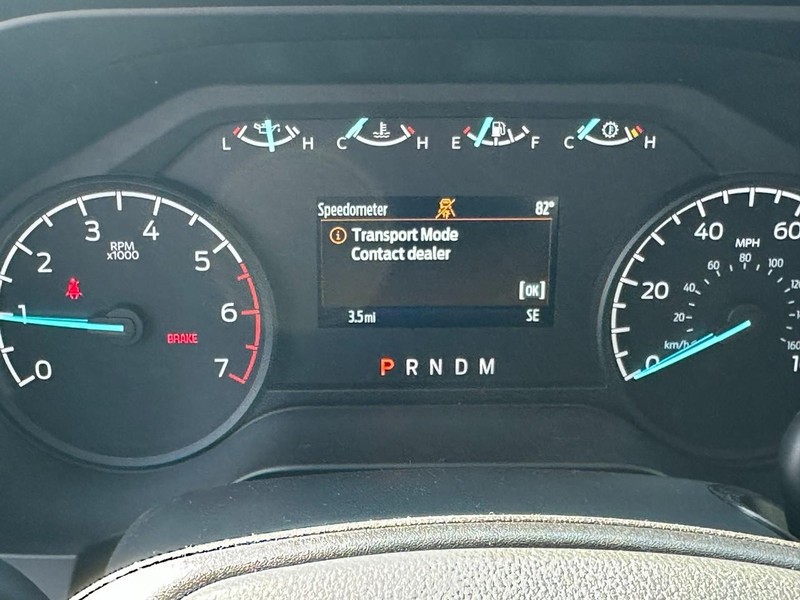 Ford Super Duty F-250 SRW Vehicle Full-screen Gallery Image 13