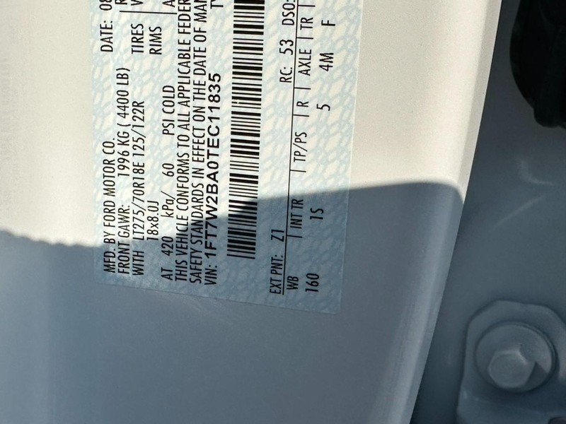 Ford Super Duty F-250 SRW Vehicle Full-screen Gallery Image 15