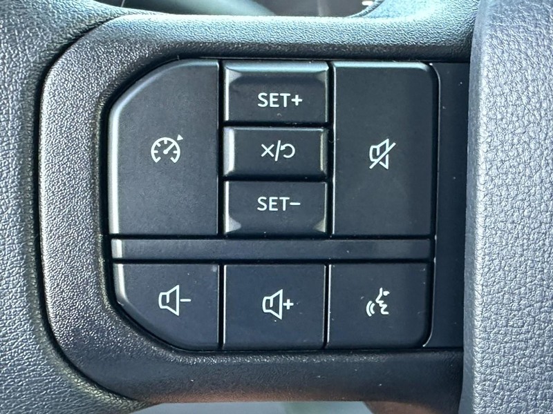 Ford Super Duty F-250 SRW Vehicle Full-screen Gallery Image 11