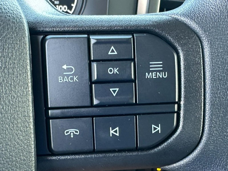 Ford Super Duty F-250 SRW Vehicle Full-screen Gallery Image 12