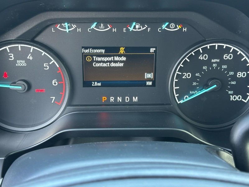 Ford Super Duty F-250 SRW Vehicle Full-screen Gallery Image 13