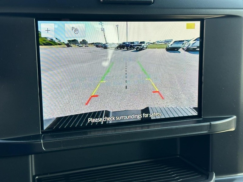 Ford Super Duty F-250 SRW Vehicle Full-screen Gallery Image 14