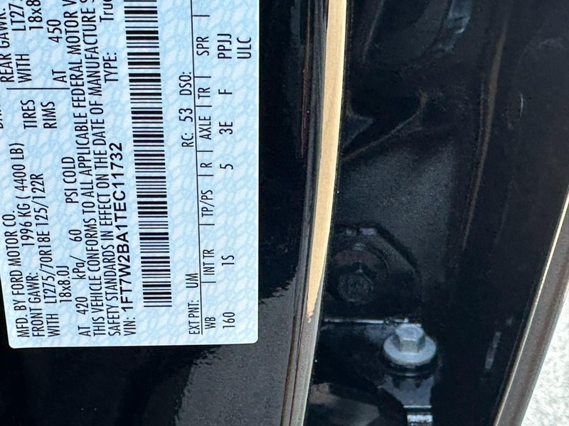 Ford Super Duty F-250 SRW Vehicle Full-screen Gallery Image 15