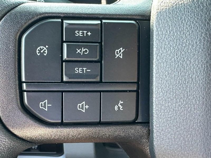 Ford Super Duty F-250 SRW Vehicle Full-screen Gallery Image 11