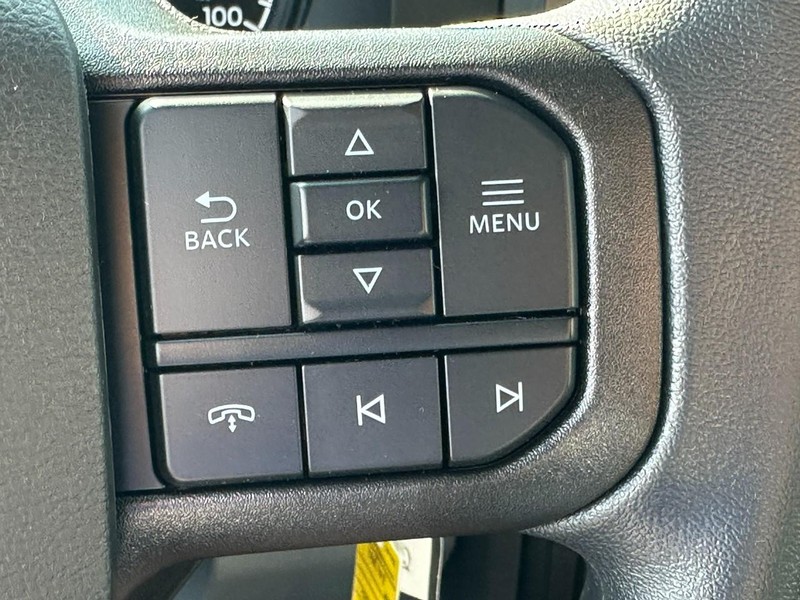 Ford Super Duty F-250 SRW Vehicle Full-screen Gallery Image 12