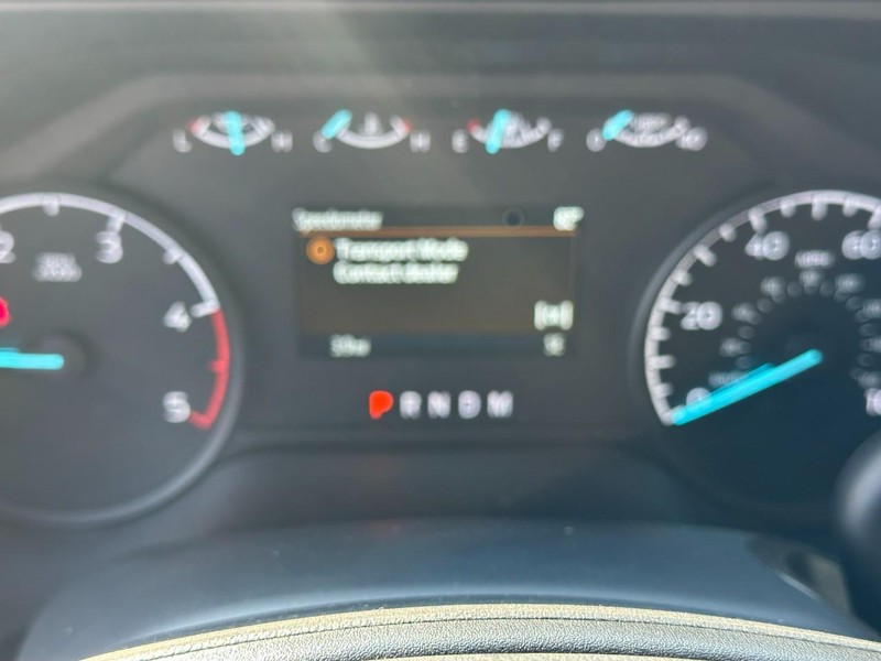 Ford Super Duty F-250 SRW Vehicle Full-screen Gallery Image 13