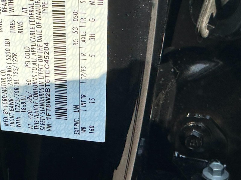 Ford Super Duty F-250 SRW Vehicle Full-screen Gallery Image 15