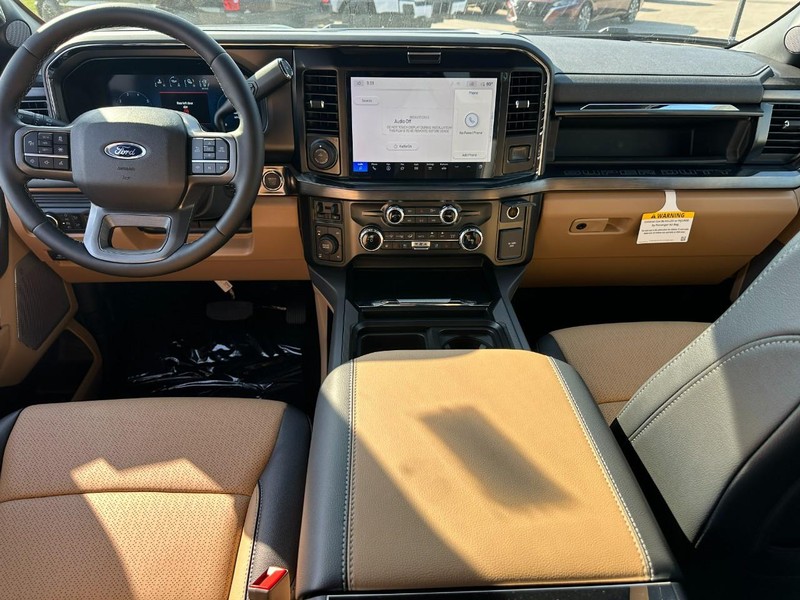 Ford Super Duty F-350 SRW Vehicle Full-screen Gallery Image 5