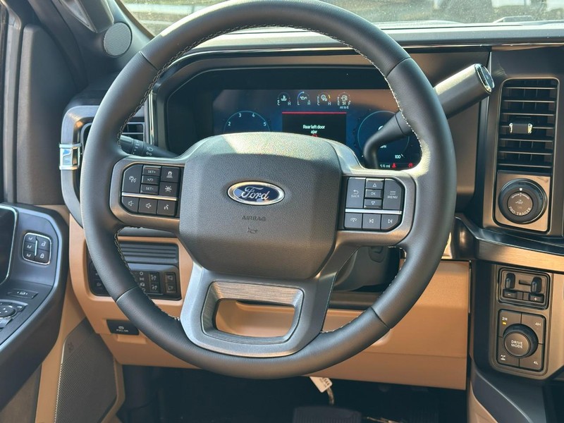 Ford Super Duty F-350 SRW Vehicle Full-screen Gallery Image 6