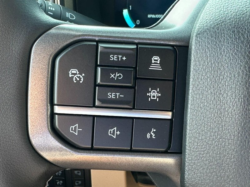 Ford Super Duty F-350 SRW Vehicle Full-screen Gallery Image 14